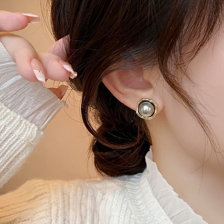 Jaelith | Black Pearl Earrings