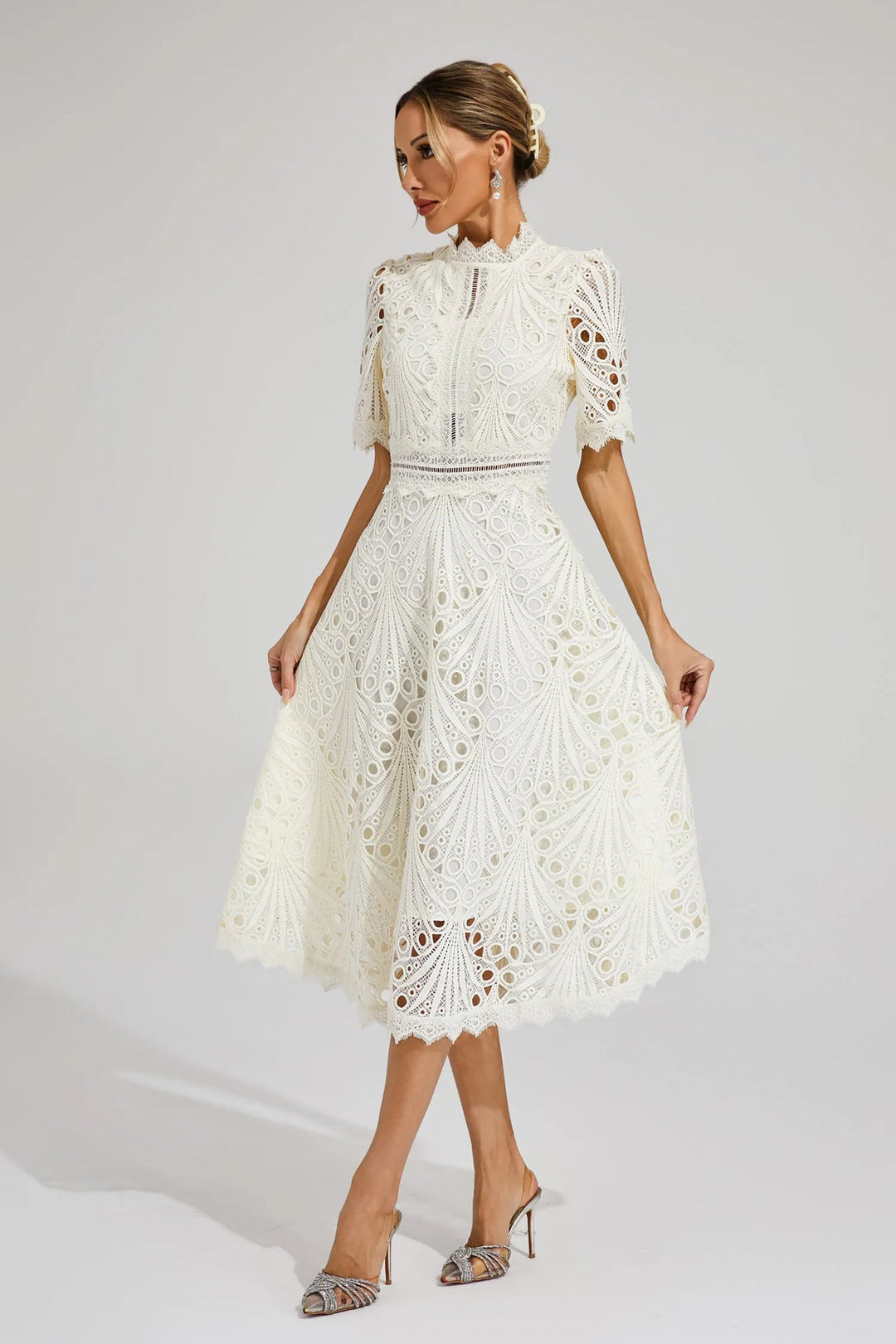 Vorelle Casual Flower Embroidery Short Sleeve Dress